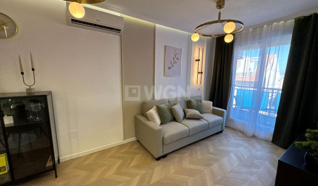 Odsprzedaż - Mieszkanie w bloku - Torrevieja - Playa del Cura
