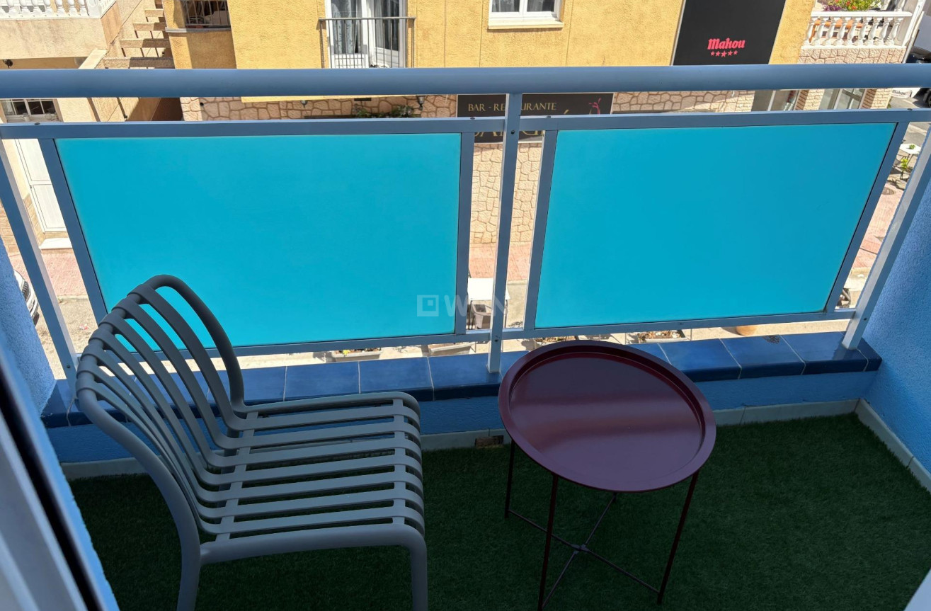 Odsprzedaż - Mieszkanie w bloku - Torrevieja - Playa del Cura