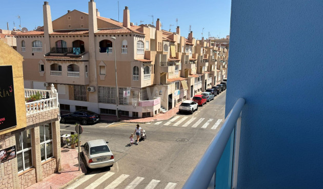 Odsprzedaż - Mieszkanie w bloku - Torrevieja - Playa del Cura
