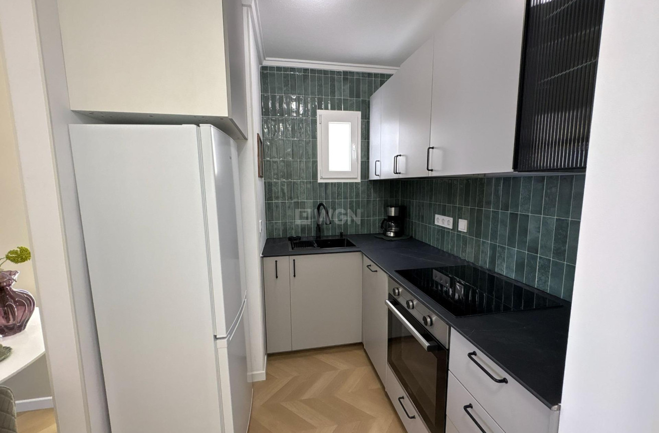 Odsprzedaż - Mieszkanie w bloku - Torrevieja - Playa del Cura