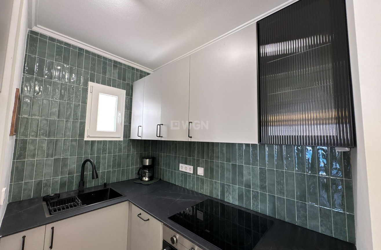 Odsprzedaż - Mieszkanie w bloku - Torrevieja - Playa del Cura