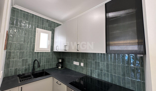 Odsprzedaż - Mieszkanie w bloku - Torrevieja - Playa del Cura