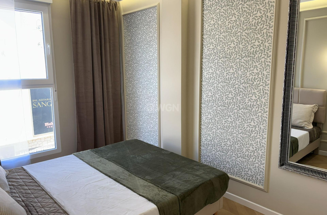 Odsprzedaż - Mieszkanie w bloku - Torrevieja - Playa del Cura