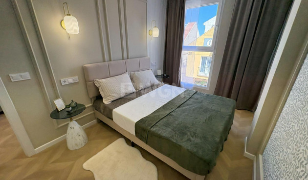 Odsprzedaż - Mieszkanie w bloku - Torrevieja - Playa del Cura