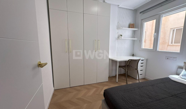Odsprzedaż - Mieszkanie w bloku - Torrevieja - Playa del Cura