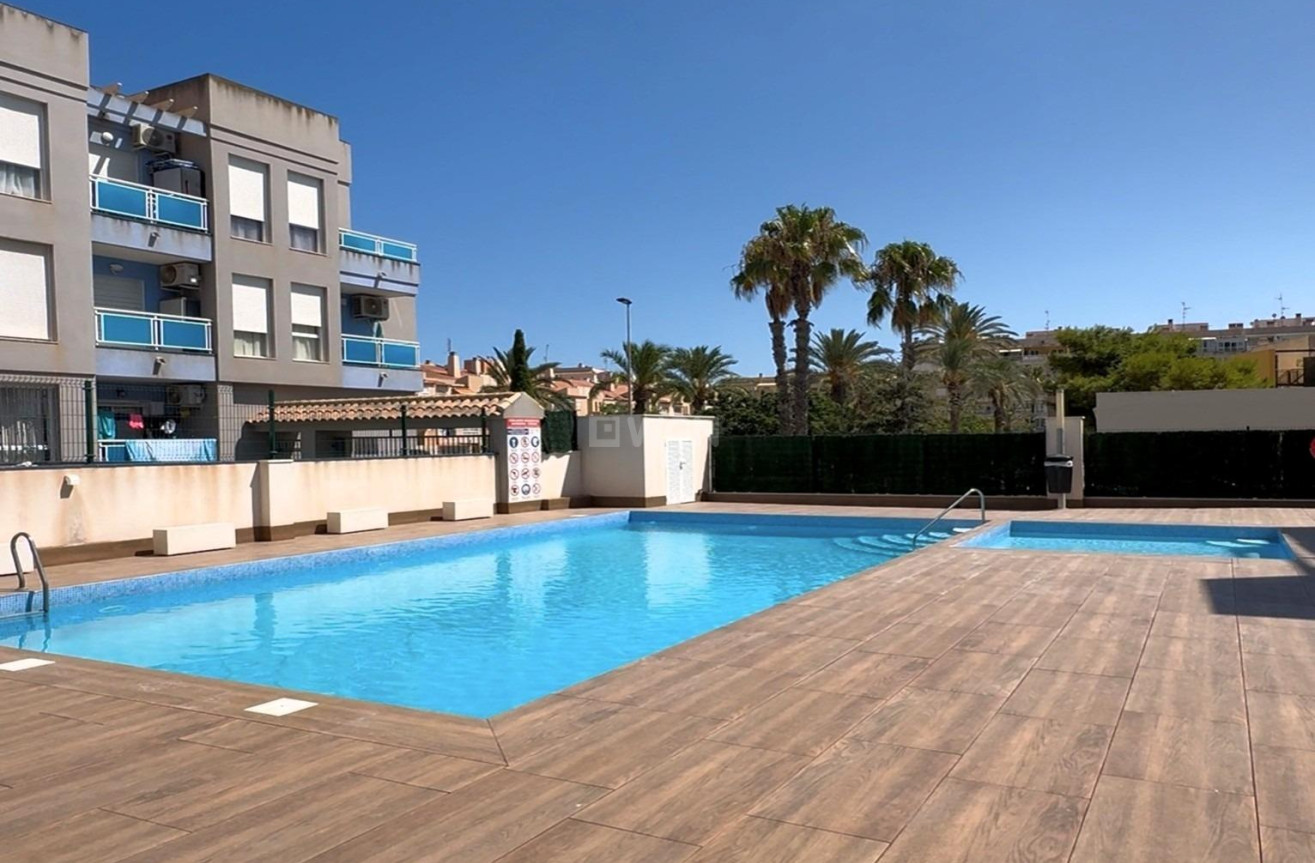 Odsprzedaż - Mieszkanie w bloku - Torrevieja - Playa del Cura