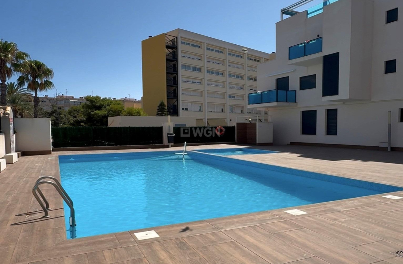 Odsprzedaż - Mieszkanie w bloku - Torrevieja - Playa del Cura