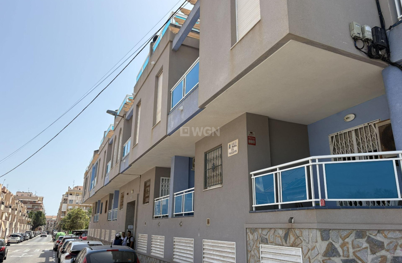 Odsprzedaż - Mieszkanie w bloku - Torrevieja - Playa del Cura