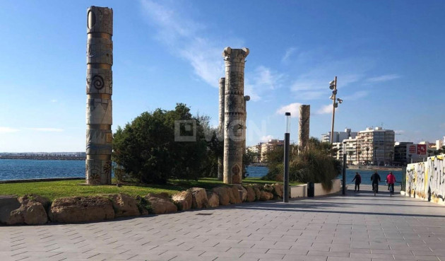 Odsprzedaż - Mieszkanie w bloku - Torrevieja - Playa del Cura
