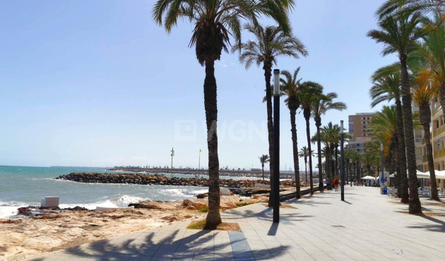 Odsprzedaż - Mieszkanie w bloku - Torrevieja - Playa del Cura