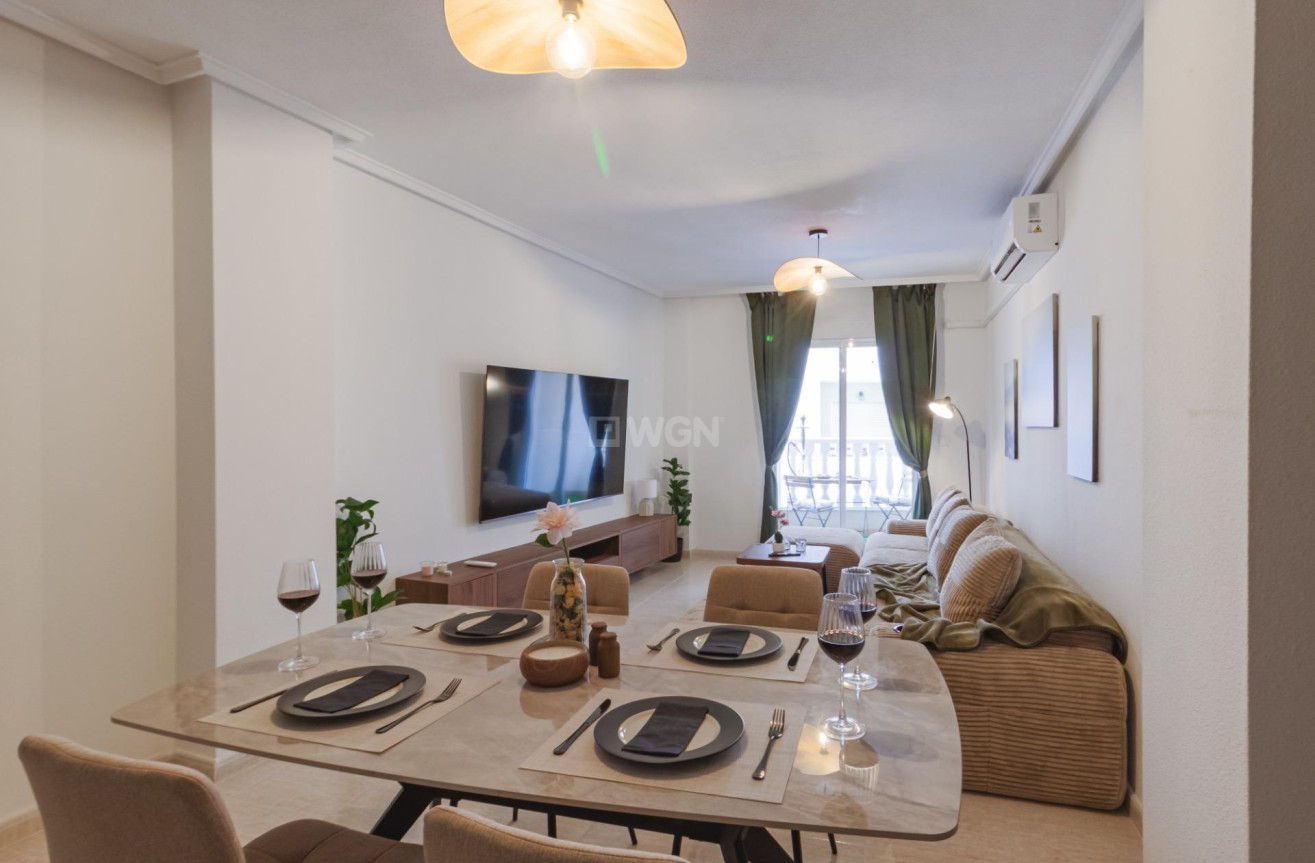 Odsprzedaż - Mieszkanie w bloku - Torrevieja - Playa del Cura