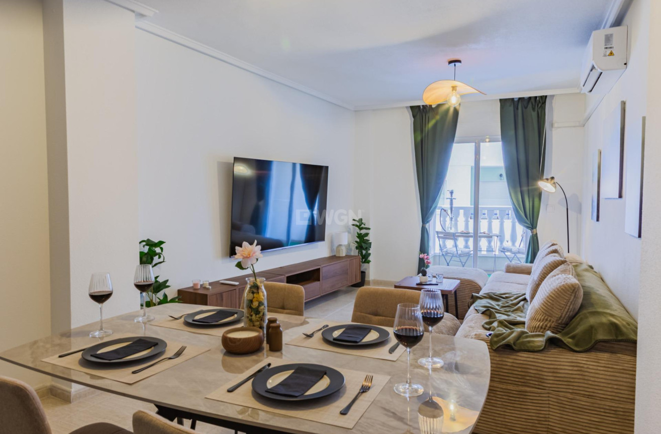 Odsprzedaż - Mieszkanie w bloku - Torrevieja - Playa del Cura