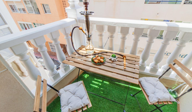 Odsprzedaż - Mieszkanie w bloku - Torrevieja - Playa del Cura