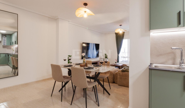 Odsprzedaż - Mieszkanie w bloku - Torrevieja - Playa del Cura