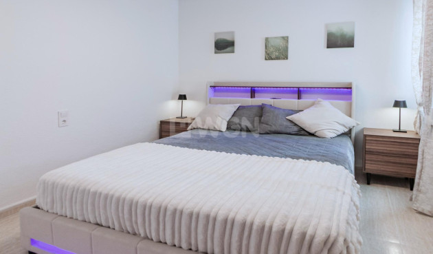 Odsprzedaż - Mieszkanie w bloku - Torrevieja - Playa del Cura