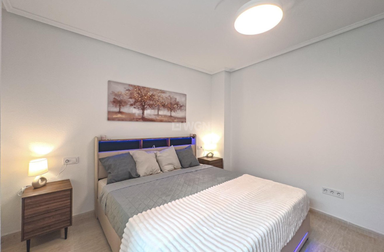Odsprzedaż - Mieszkanie w bloku - Torrevieja - Playa del Cura