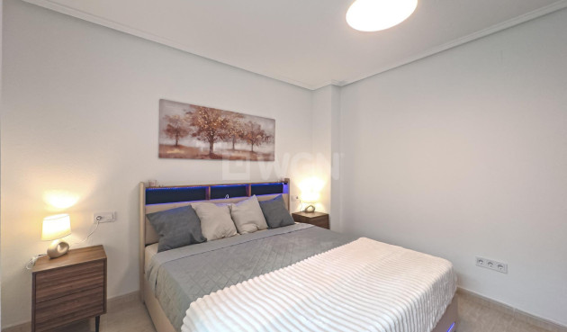 Odsprzedaż - Mieszkanie w bloku - Torrevieja - Playa del Cura