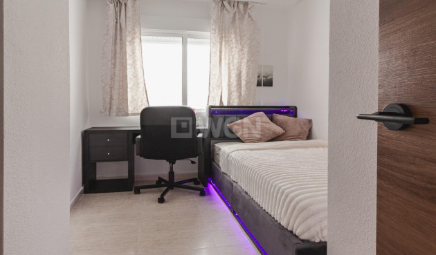 Odsprzedaż - Mieszkanie w bloku - Torrevieja - Playa del Cura