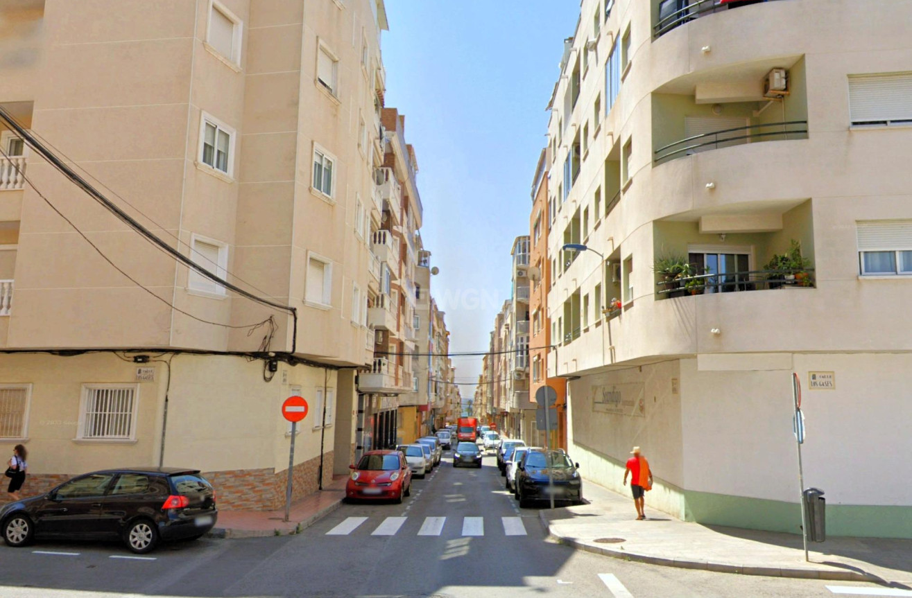 Odsprzedaż - Mieszkanie w bloku - Torrevieja - Playa del Cura