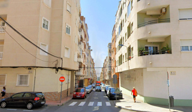 Odsprzedaż - Mieszkanie w bloku - Torrevieja - Playa del Cura