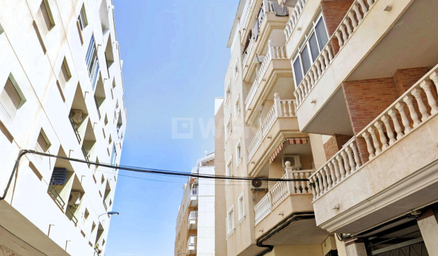 Odsprzedaż - Mieszkanie w bloku - Torrevieja - Playa del Cura