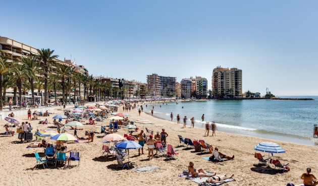 Odsprzedaż - Mieszkanie w bloku - Torrevieja - Playa del Cura