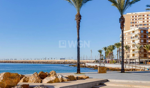 Odsprzedaż - Mieszkanie w bloku - Torrevieja - Playa del Cura