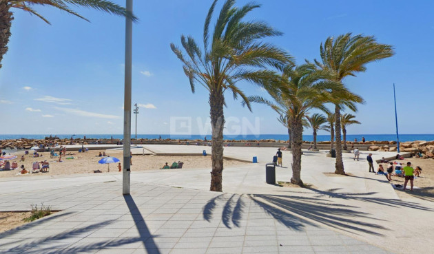 Odsprzedaż - Mieszkanie w bloku - Torrevieja - Playa del Cura