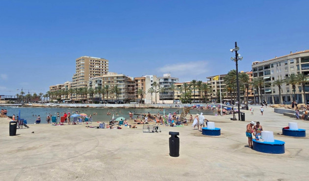 Odsprzedaż - Mieszkanie w bloku - Torrevieja - Playa del Cura
