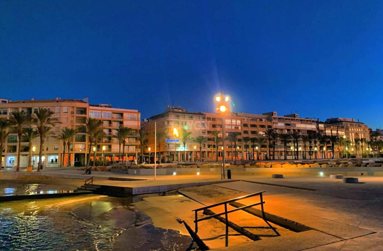 Odsprzedaż - Mieszkanie w bloku - Torrevieja - Playa del Cura