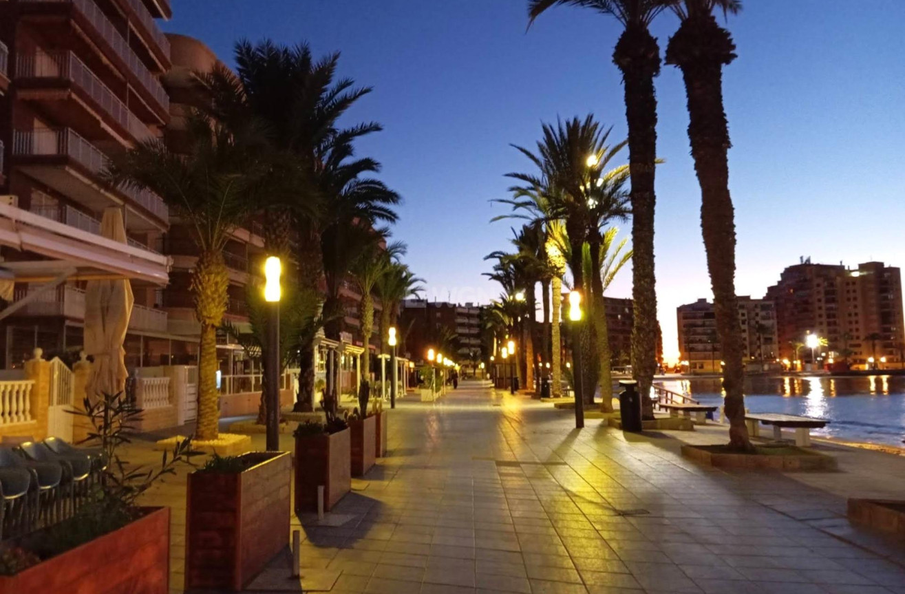 Odsprzedaż - Mieszkanie w bloku - Torrevieja - Playa del Cura