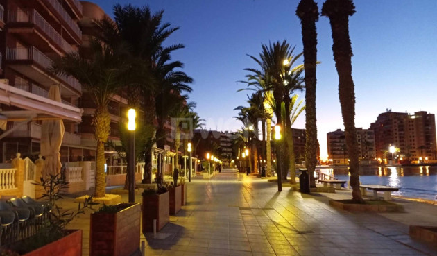 Odsprzedaż - Mieszkanie w bloku - Torrevieja - Playa del Cura