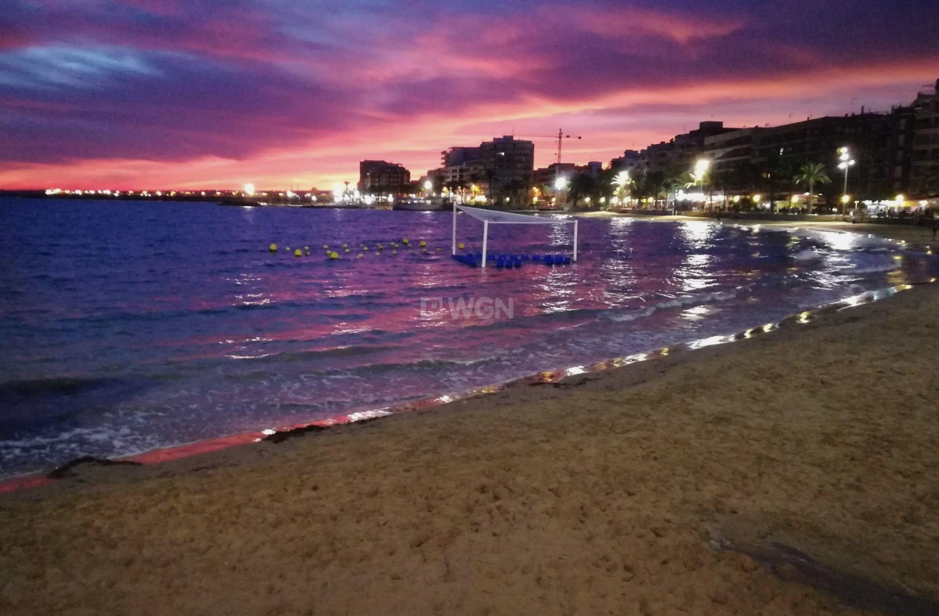 Odsprzedaż - Mieszkanie w bloku - Torrevieja - Playa del Cura