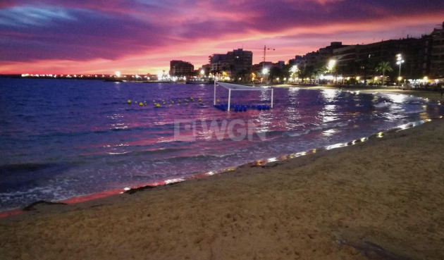Odsprzedaż - Mieszkanie w bloku - Torrevieja - Playa del Cura
