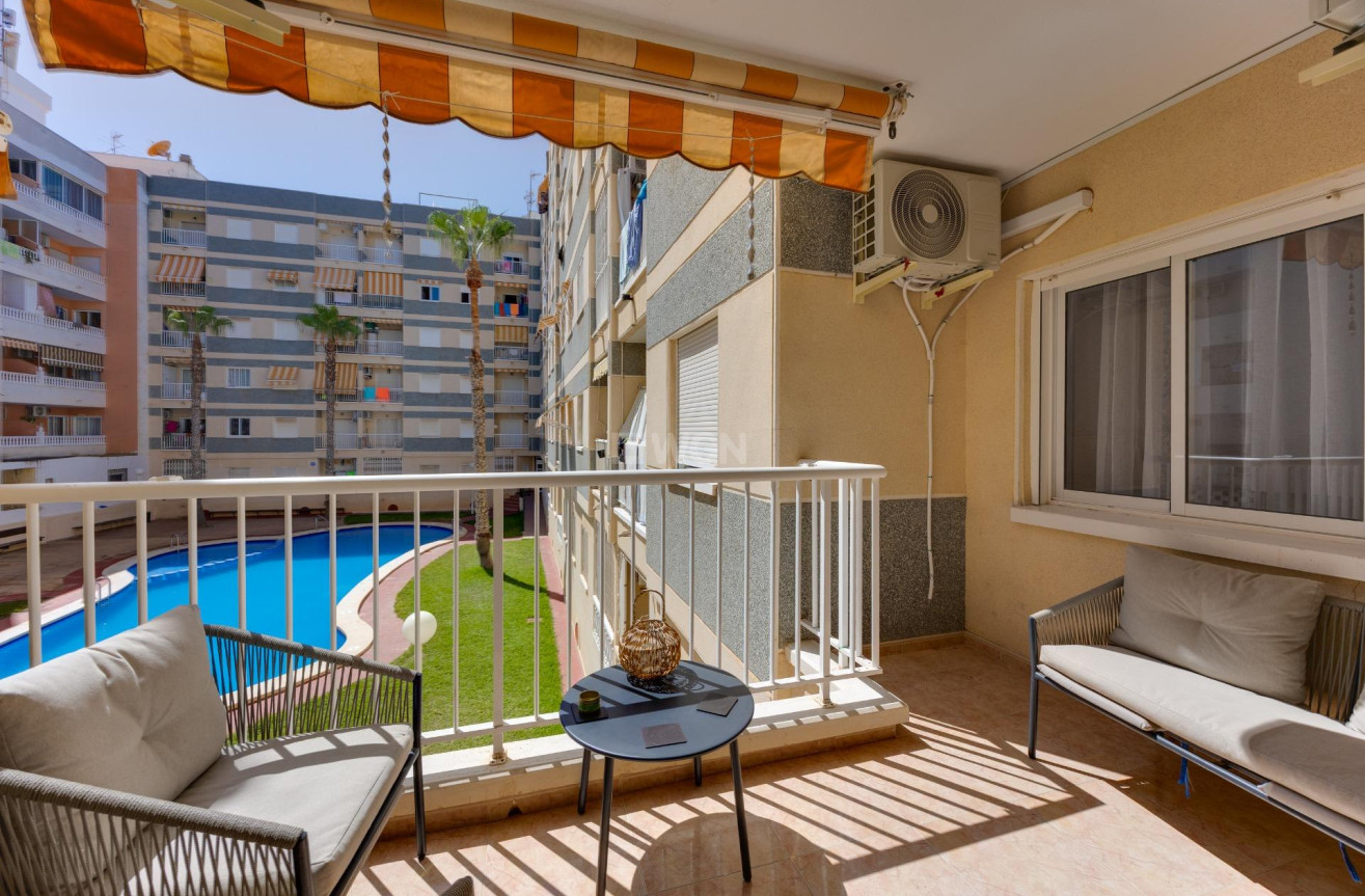 Odsprzedaż - Mieszkanie w bloku - Torrevieja - Centro
