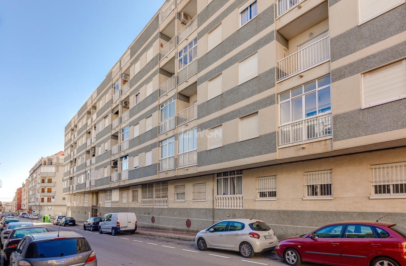 Odsprzedaż - Mieszkanie w bloku - Torrevieja - Centro
