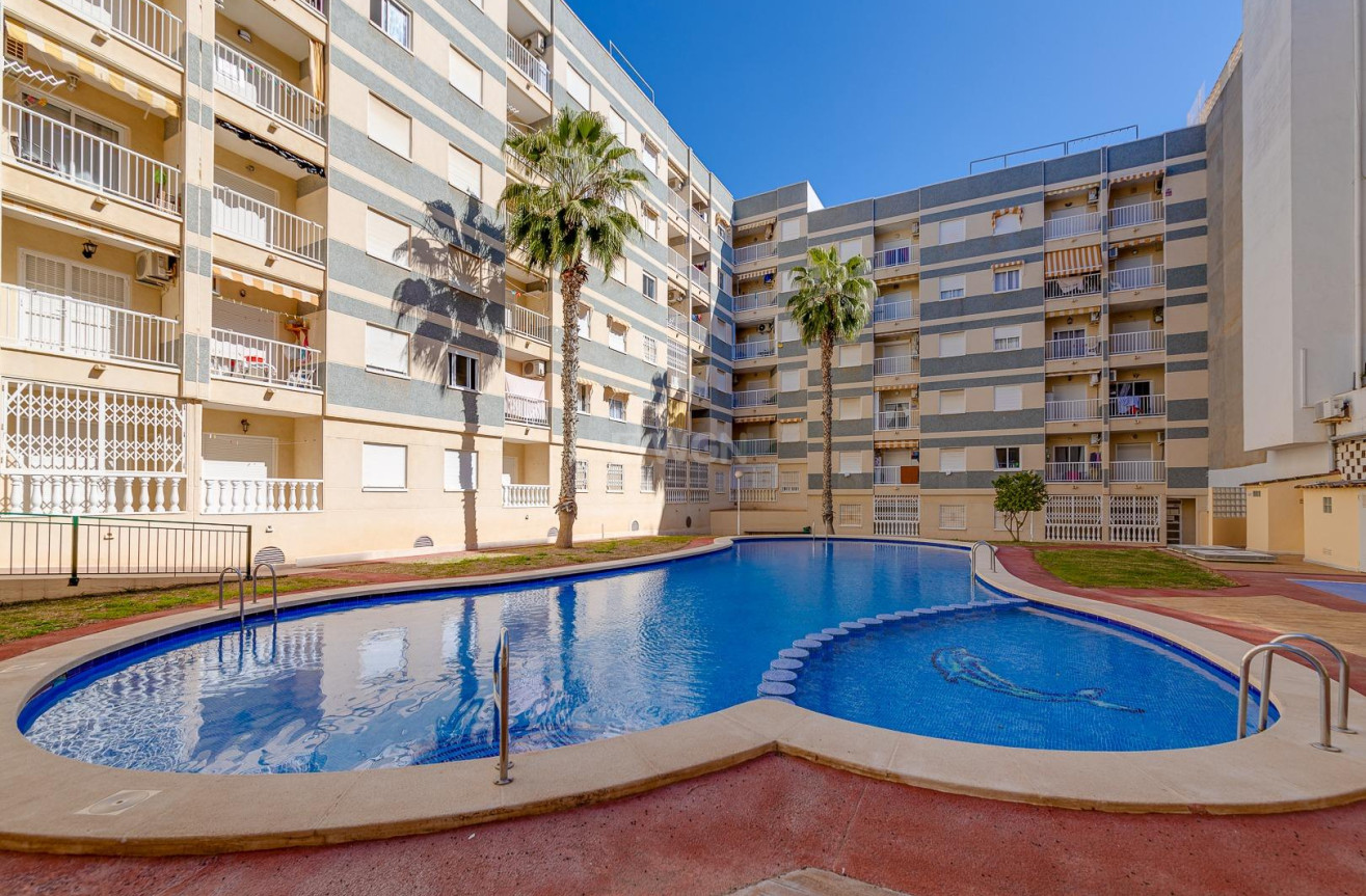 Odsprzedaż - Mieszkanie w bloku - Torrevieja - Centro