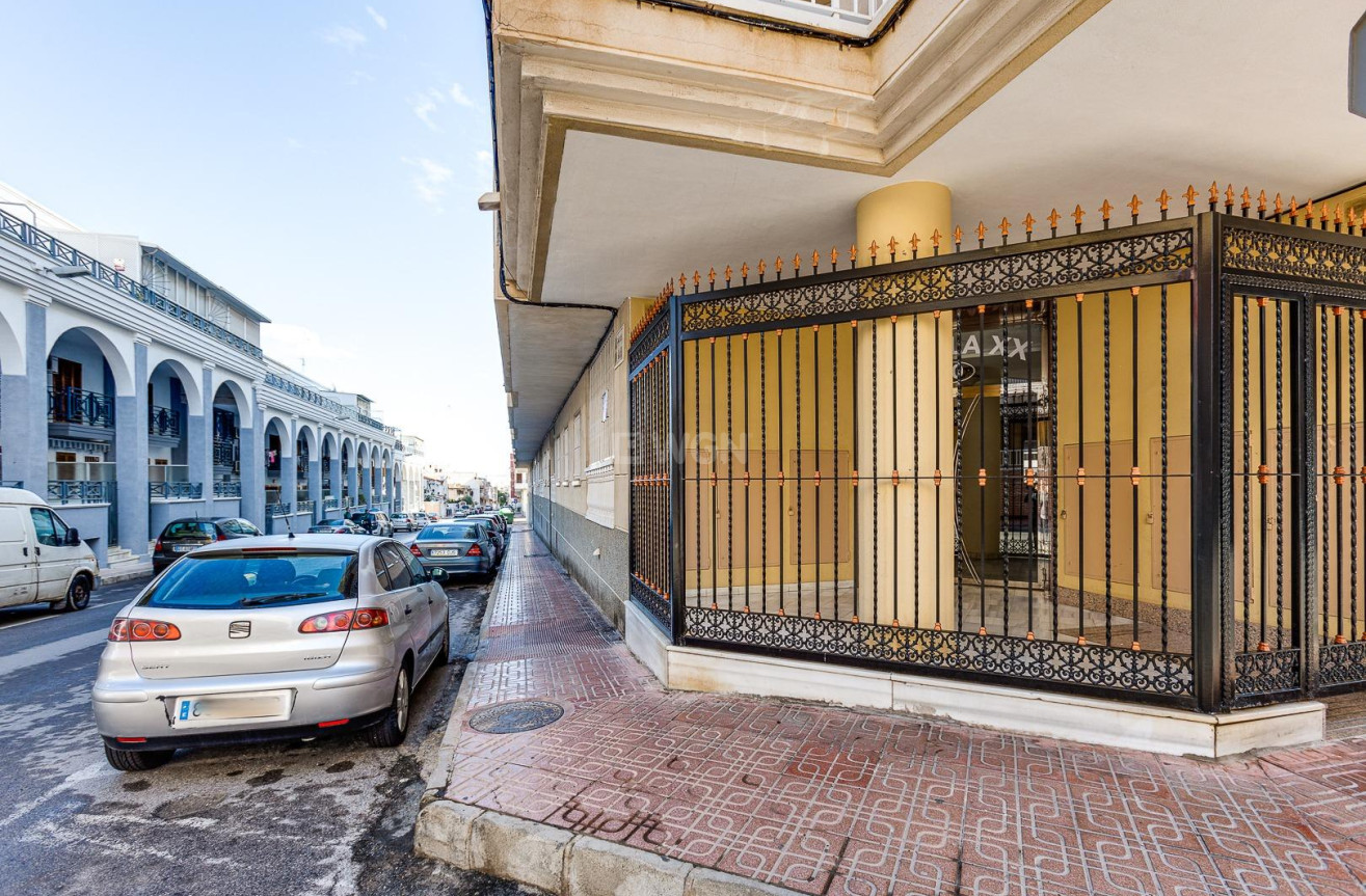 Odsprzedaż - Mieszkanie w bloku - Torrevieja - Centro