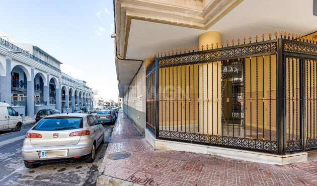 Odsprzedaż - Mieszkanie w bloku - Torrevieja - Centro