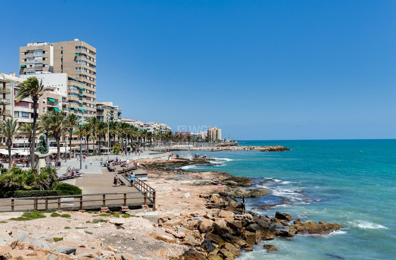 Odsprzedaż - Mieszkanie w bloku - Torrevieja - Centro