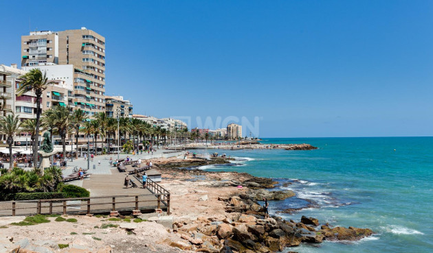 Odsprzedaż - Mieszkanie w bloku - Torrevieja - Centro