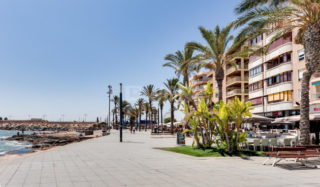 Odsprzedaż - Mieszkanie w bloku - Torrevieja - Centro