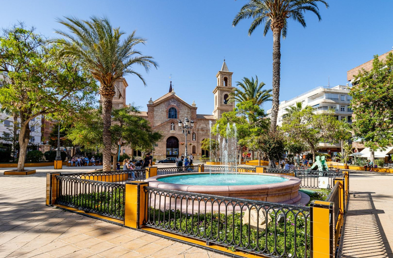 Odsprzedaż - Mieszkanie w bloku - Torrevieja - Centro