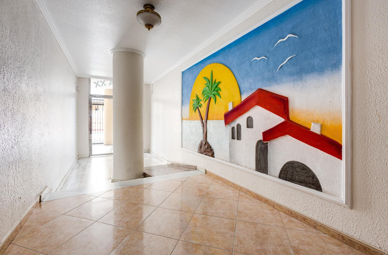 Odsprzedaż - Mieszkanie w bloku - Torrevieja - Centro