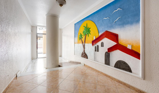 Odsprzedaż - Mieszkanie w bloku - Torrevieja - Centro