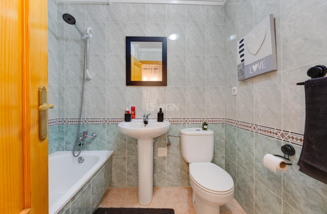 Odsprzedaż - Mieszkanie w bloku - Torrevieja - Centro