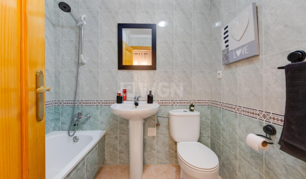 Odsprzedaż - Mieszkanie w bloku - Torrevieja - Centro