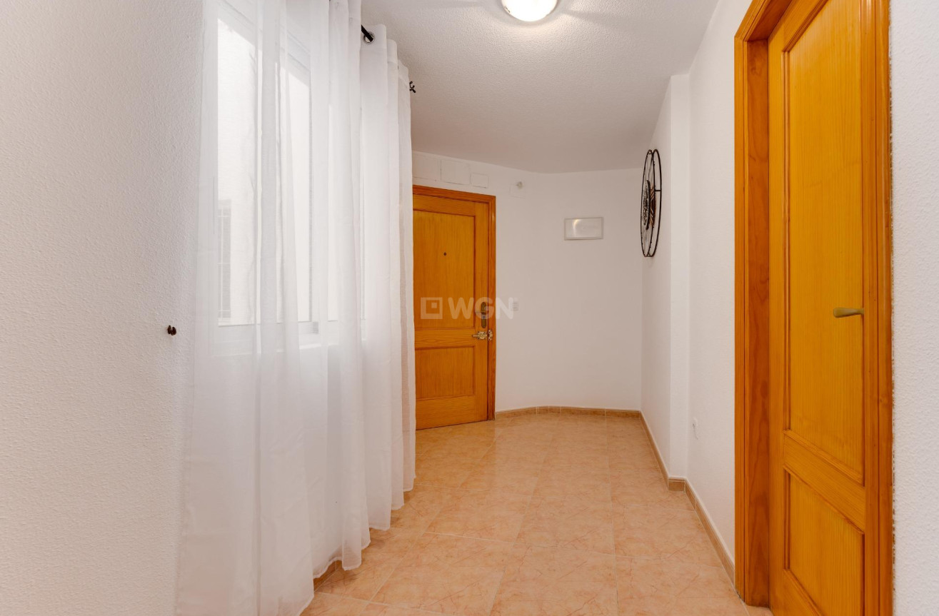 Odsprzedaż - Mieszkanie w bloku - Torrevieja - Centro