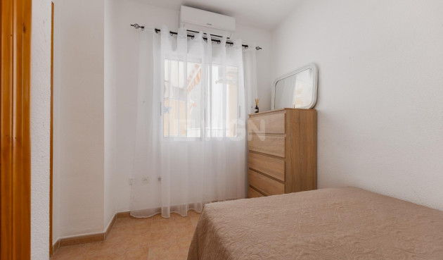 Odsprzedaż - Mieszkanie w bloku - Torrevieja - Centro
