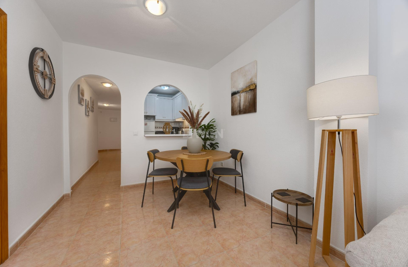 Odsprzedaż - Mieszkanie w bloku - Torrevieja - Centro